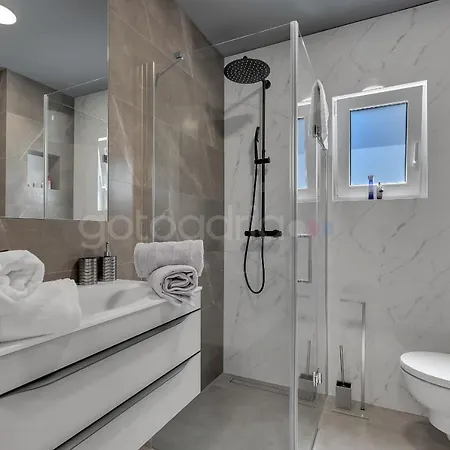 Апартаменты Luxury Seaview Luki - Free Parking Макарска