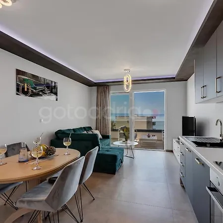 Luxury Seaview Luki - Free Parking Apartment